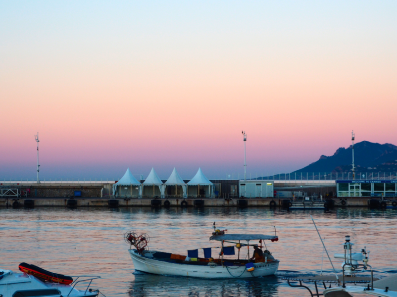 4 spots pour admirer le lever de soleil à Cannes - port