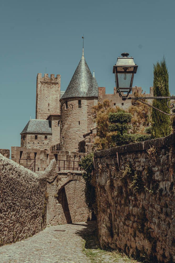 Visiter la cité de Carcassonne, son château et ses remparts en 1