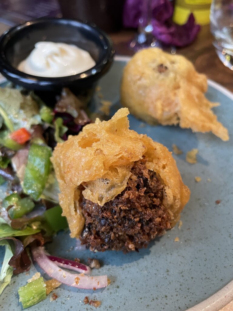 Edimbourg , vieille ville vlog voyage et bons plans - bodyandfly restaurant haggis