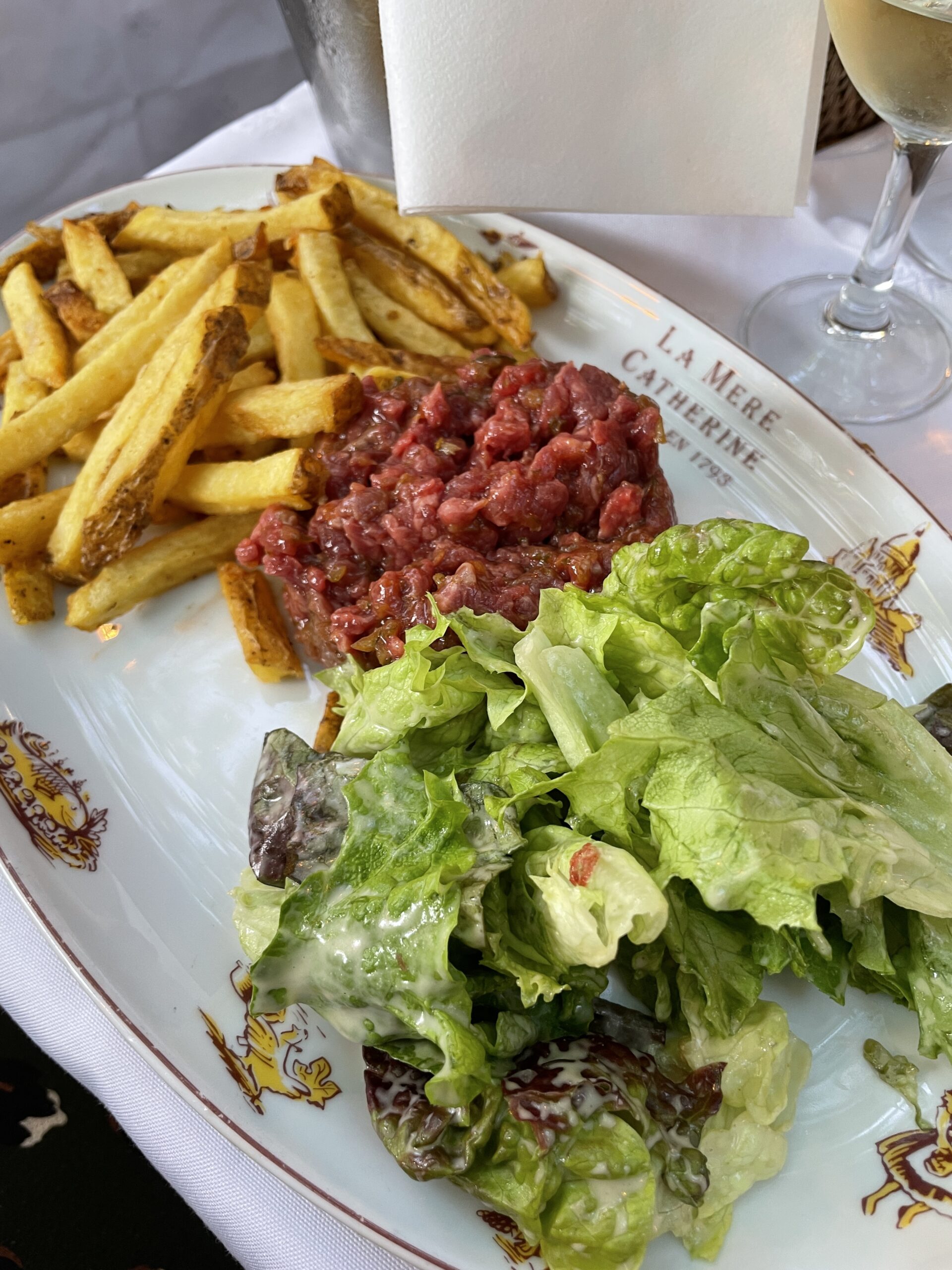 tartare de boeuf au restaurant La Mère Catherine bodyandfly